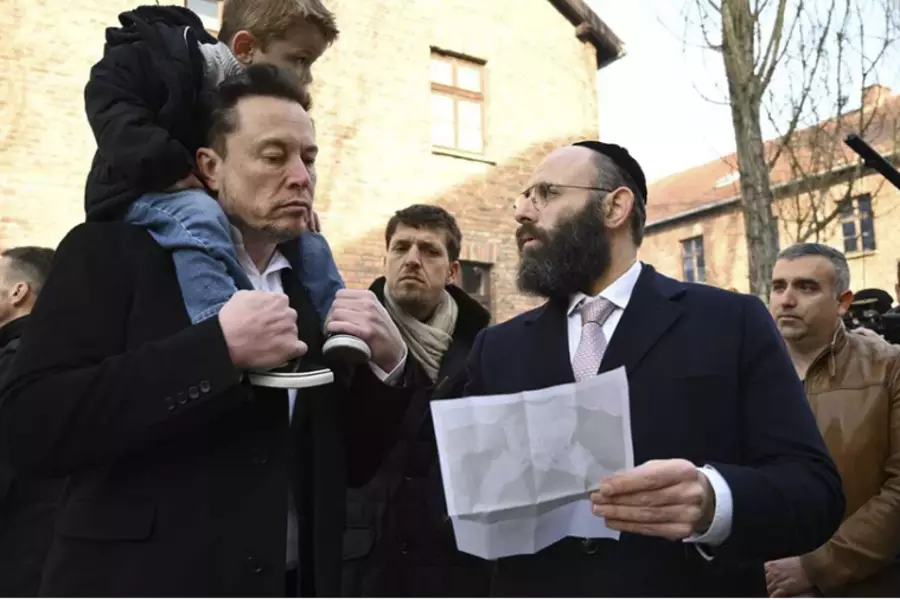 Илон Маск посетил Освенцим после критики за антисемитизм