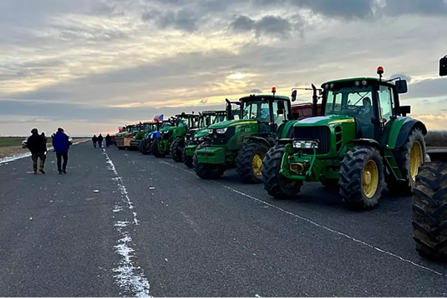 Полиция предупреждает о возможности перекрытия шоссе в Праге фермерами 19 февраля