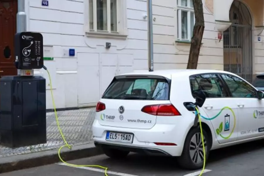 Прага подаст заявку на субсидию, чтобы построить 1500 зарядных устройств для электромобилей
