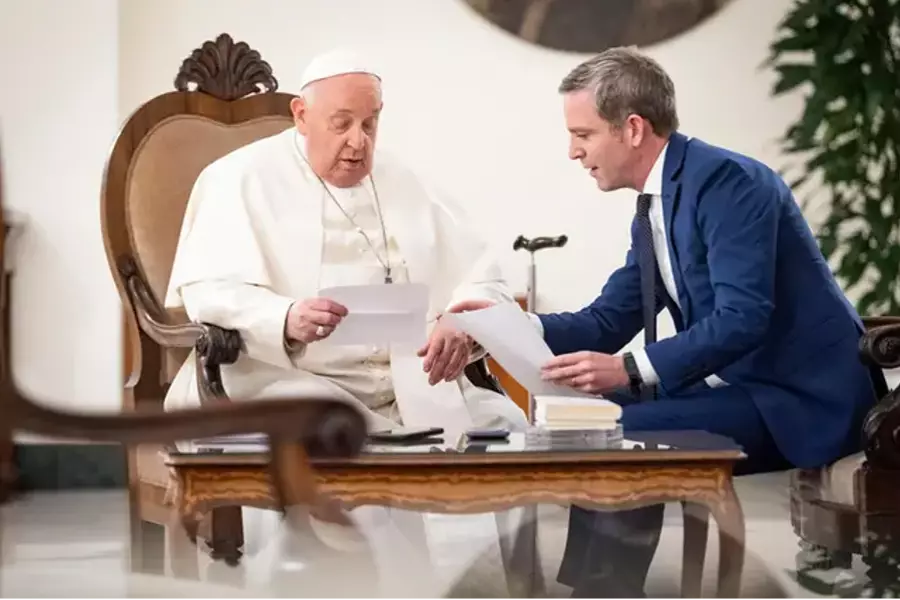 Папа Франциск упростил церемонию похорон, отменив катафалк
