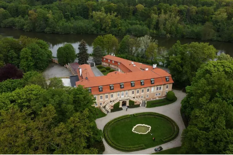 Власти не сумели точно оценить стоимость замка Штиржин для его продажи