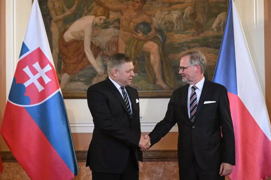 Премьер-министр Словакии Фицо посетил Прагу и обсудил планы экономического сотрудничества