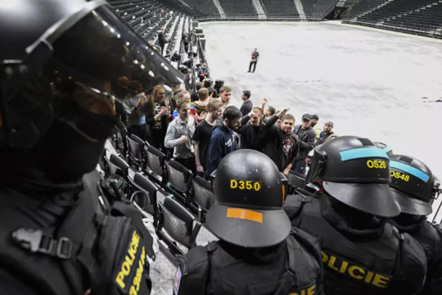 В Праге на арене О2 прошли полицейские учения перед чемпионатом мира по хоккею