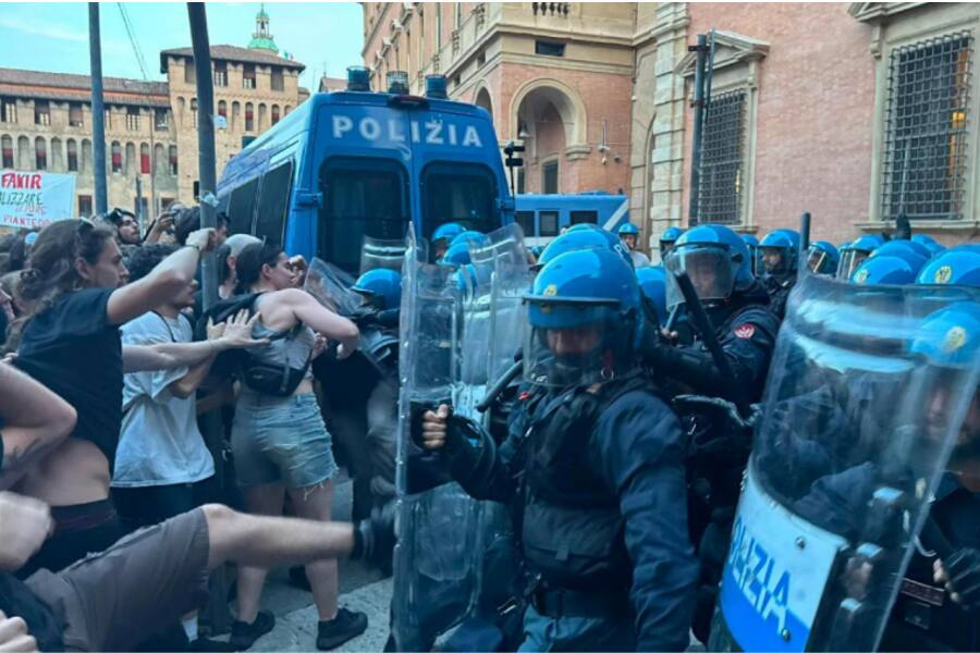 Болонья после смерти Факира: мирный митинг перерос в уличные столкновения
