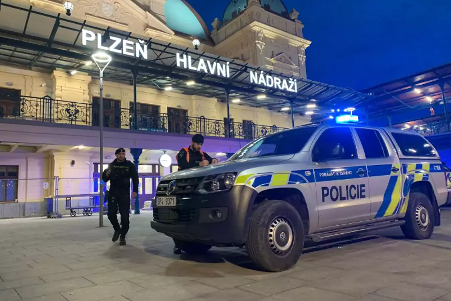 В пятницу вечером полиция эвакуировала железнодорожный и автобусный вокзалы Пльзня