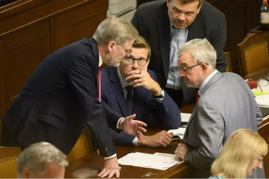 Партии требуют внеочередную сессию парламента по конфликту интересов Андрея Бабиша