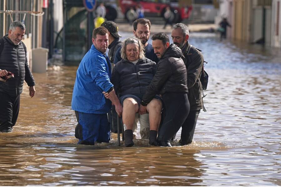 Шторм «Марта» в Португалии: наводнения, эвакуации и серьёзные риски