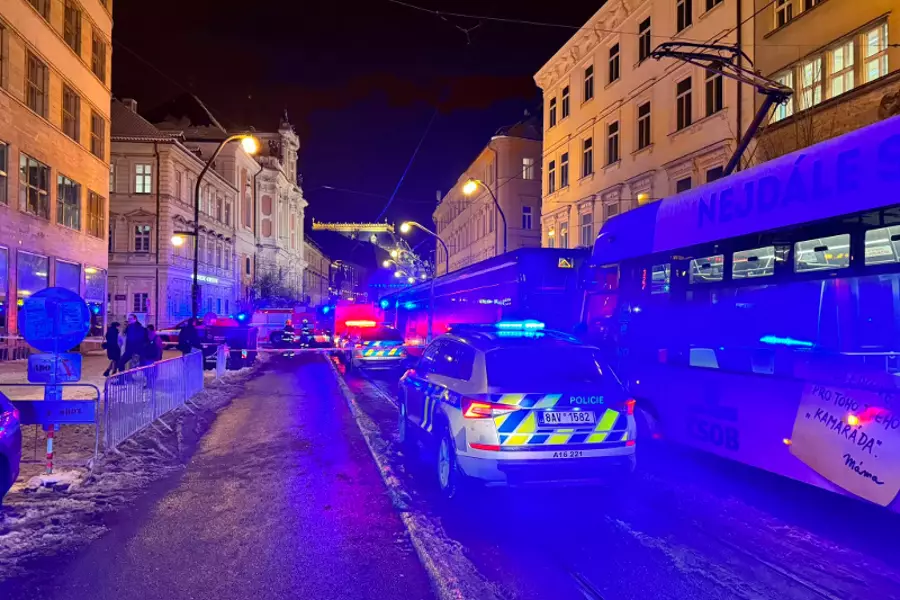 В Праге возле Национального театра трамвай сбил троих человек