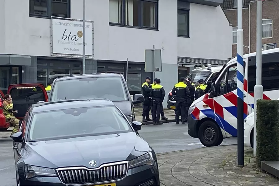 Несколько человек взяты в заложники в голландском городе Эде