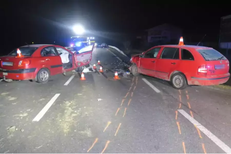 В Пршерове автомобиль сбил семилетнюю девочку, вышедшую на дорогу из машины после аварии