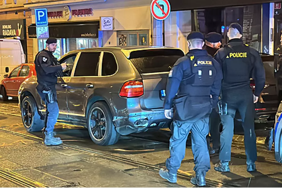 В Праге с погоней задержали водителя, находящегося в розыске