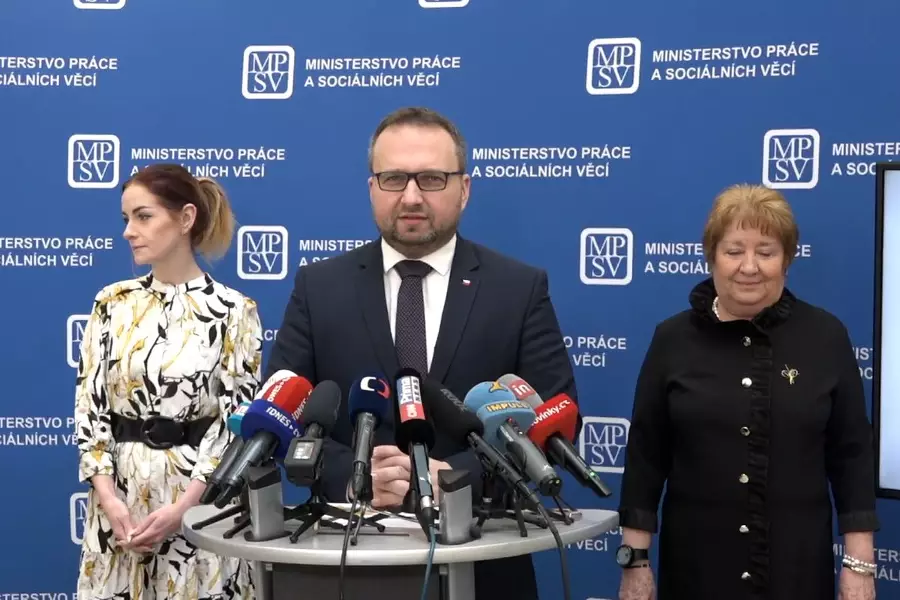 Министр труда Чехии Юречка представил реформу системы социальных выплат