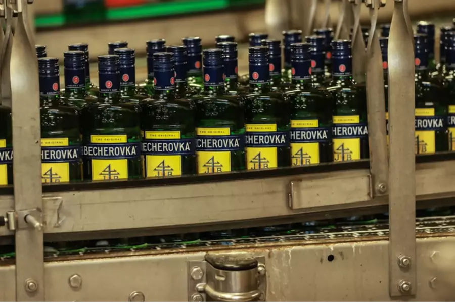 Польский производитель напитков Maspex купил бренд Becherovka из Карловых Вар