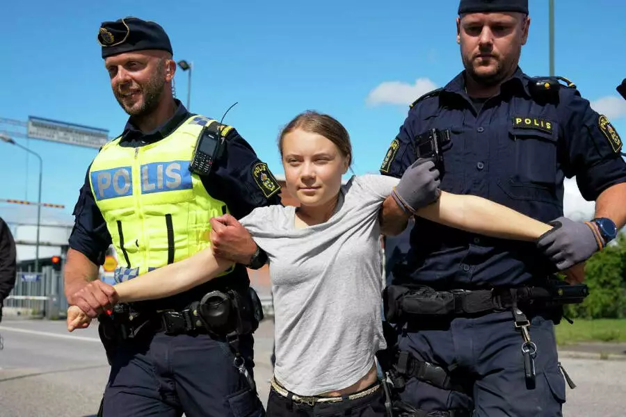 Грета Тунберг получила штраф после первого ареста
