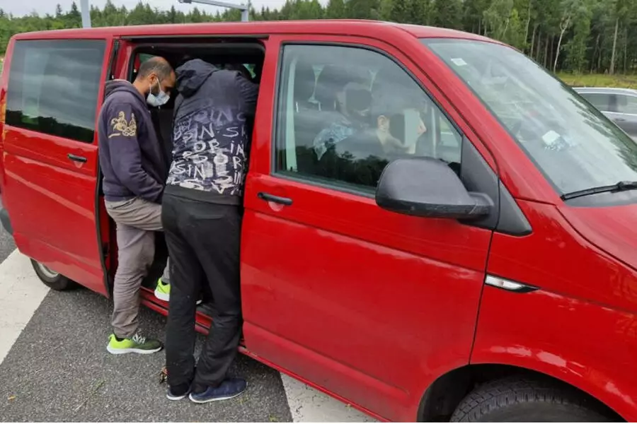 В Чехии водитель провез в девятиместном фургоне 30 нелегалов из Сирии