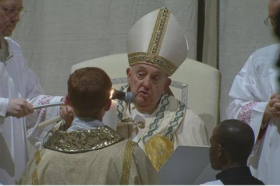 После отказа от участия в Via Crucis Папа Франциск посетил Пасхальное бдение