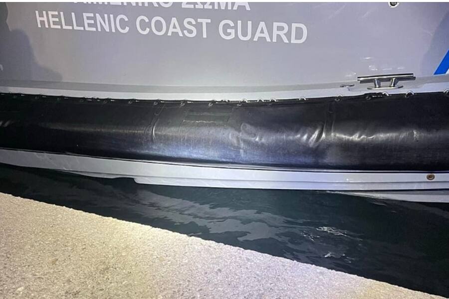 У острова Хиос столкнулись катер мигрантов и судно береговой охраны Греции