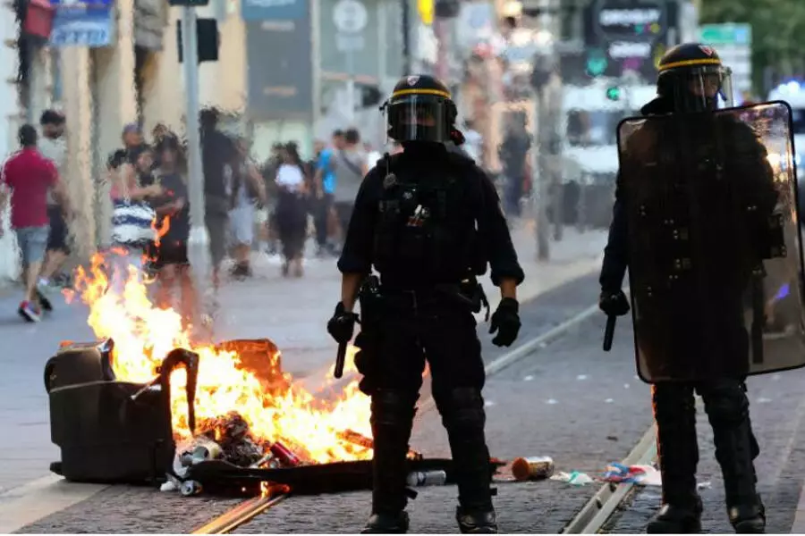 В Марселе задержали пятерых полицейских по делу о смерти курьера во время беспорядков