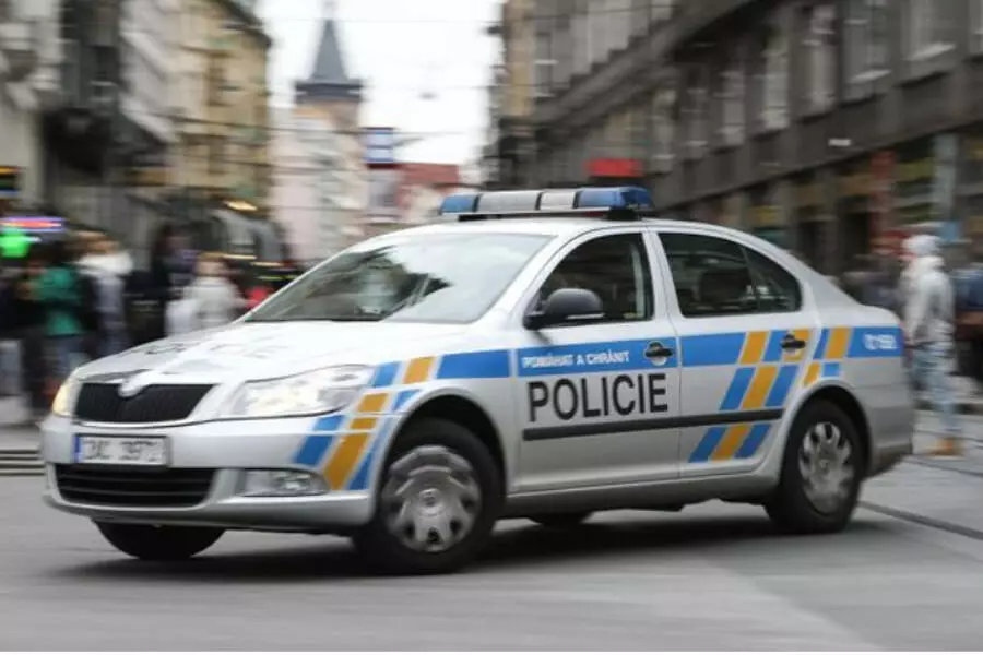 В Праге женщина пыталась повеситься на рекламном щите
