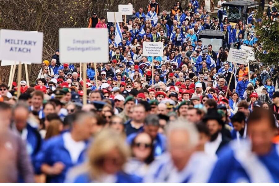 Тысячи людей прошли «Маршем жизни» в Польше в память о жертвах Холокоста