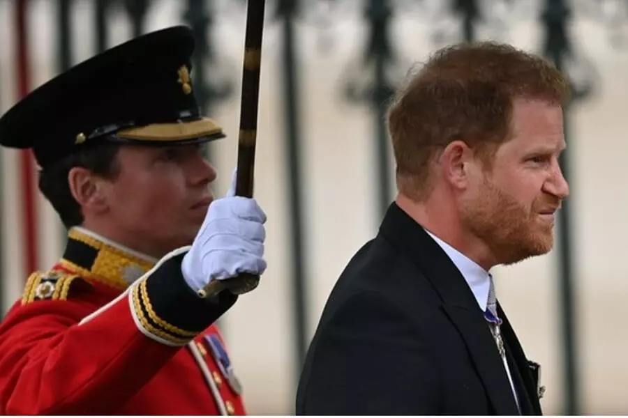 Визит принца Гарри в Великобританию взбудоражил королевскую семью