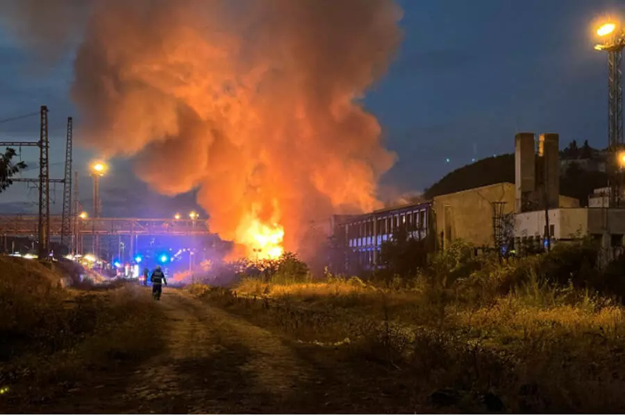 На Пражском Смихове горело пустующее здание, пожарные эвакуировали нескольких бездомных