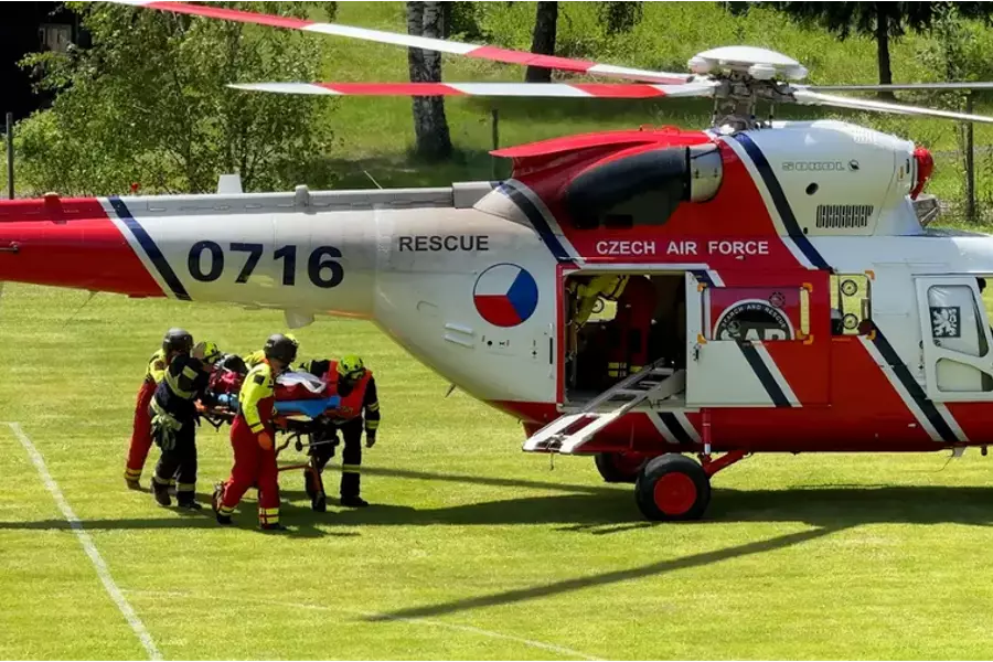 Вертолет транспортировал велосипедиста, терявшего сознание, из Бржезовы в Пльзень