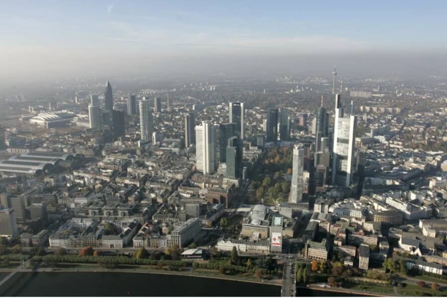 Средняя зарплата в ЕС выросла на 19% за пять лет