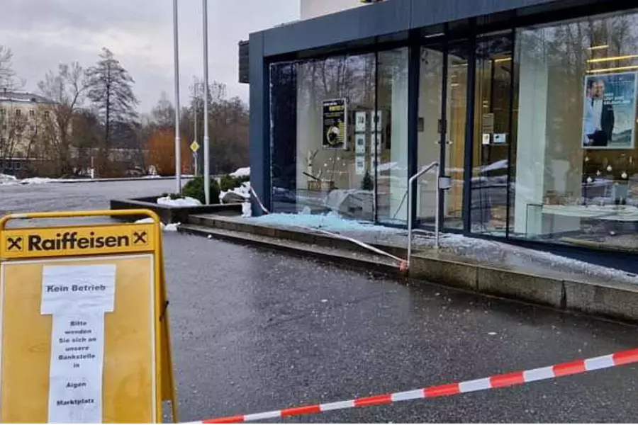 Южночешские полицейские задержали грабителя банкоматов из Австрии, сообщников ищут