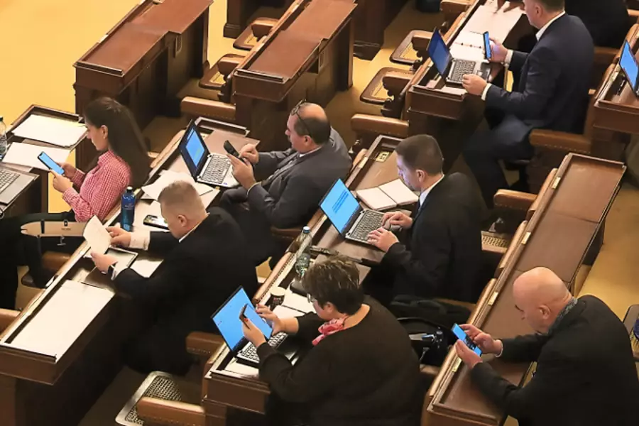 После ночного перерыва Палата депутатов возобновила обсуждение заочных выборов