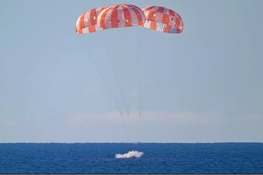 Artemis II вернулась на Землю после рекордного полёта вокруг Луны