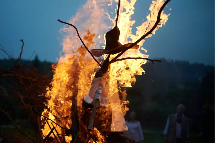 В День сжигания ведьм в Праге будет запрет на разжигание костров в парках и лесах