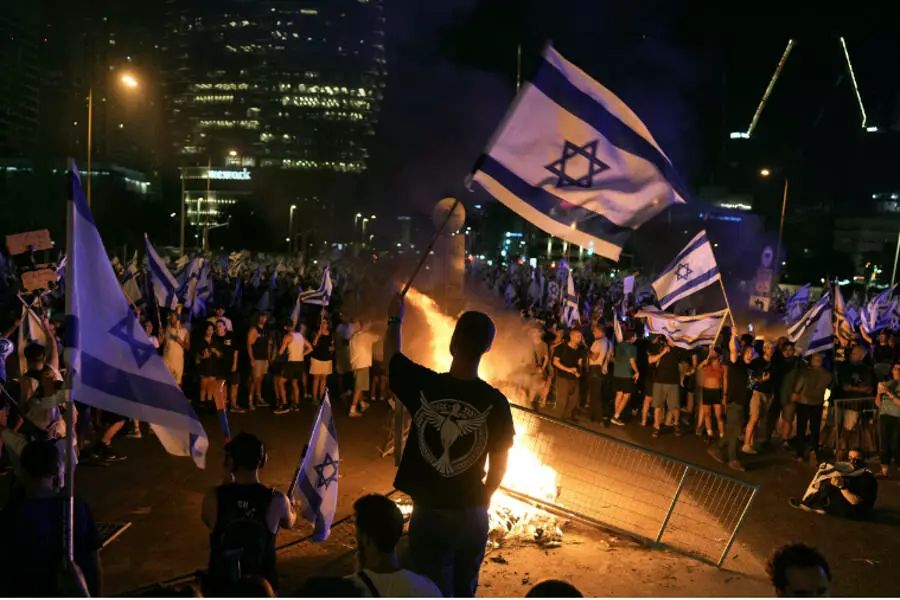 К уличным протестам в Израиле присоединились медики, объявив всеобщую забастовку