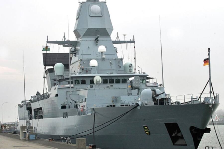 Британия осталась без флагмана: фрегат Германии возглавит миссию НАТО