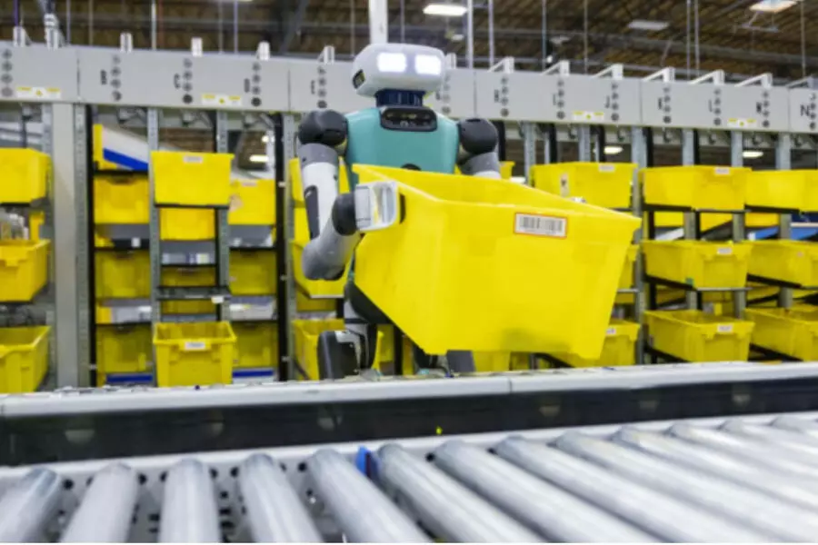 Amazon начал тестировать роботов-гуманоидов на складах, работники боятся увольнения