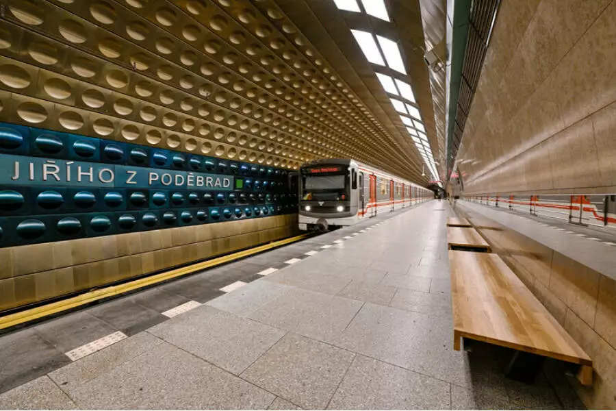 2 ноября должны открыть после ремонта станцию метро Jiřího z Poděbrady