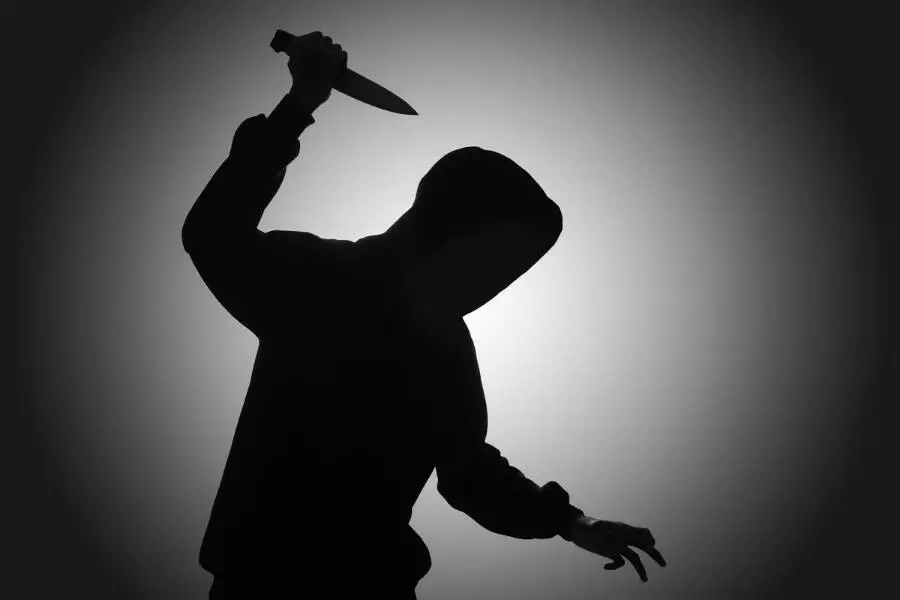 Закрыто дело о нападении с ножом на двух девушек в Праге