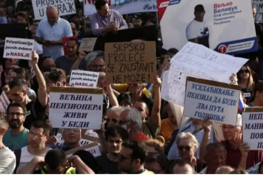 Седьмой протест в Сербии – люди требуют добровольной отставки правительства
