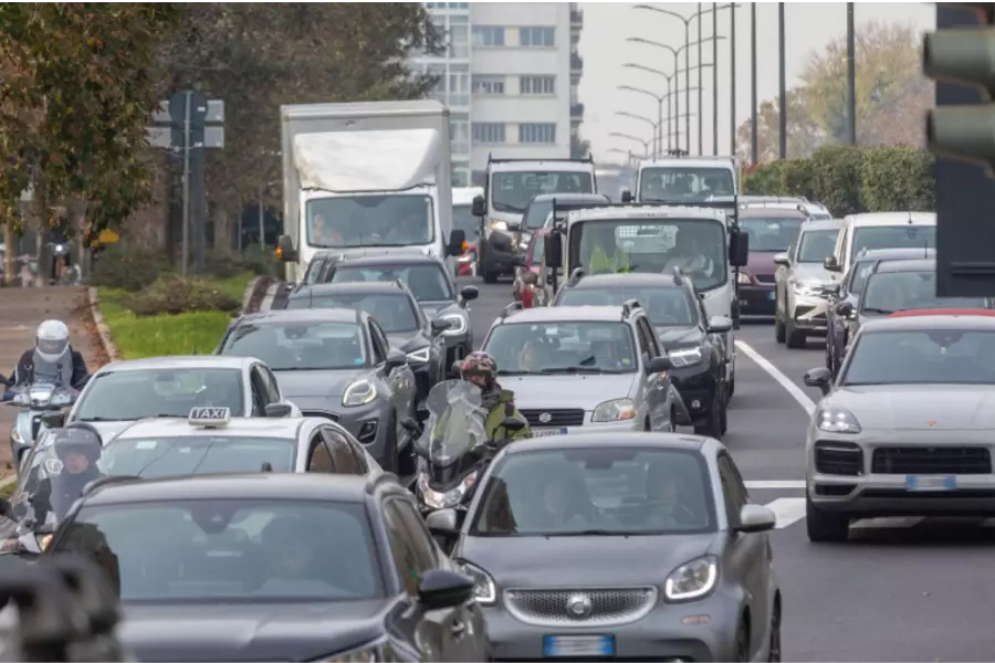 Еврокомиссия пересматривает запрет на новые автомобили с бензиновыми и дизельными двигателями
