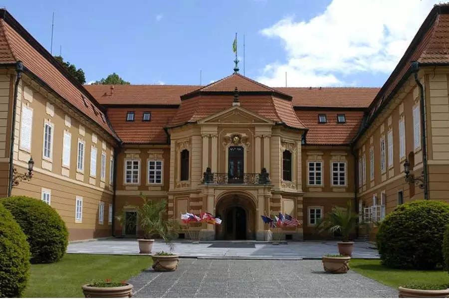 Замок Штиржин под Прагой выставлен на аукцион за 3,3 млрд крон