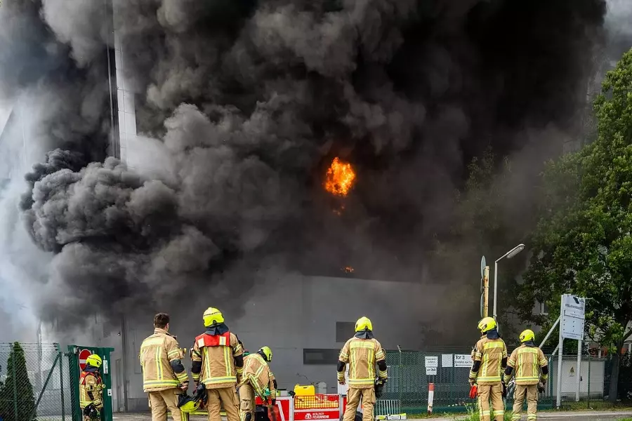 В Берлине тушат крупный пожар в производственном цеху производителя ЗРК Iris-T