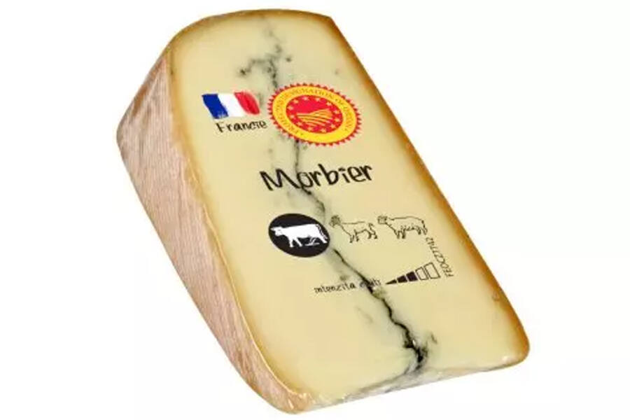 На чешский рынок поступило 100 килограммов опасного французского сыра Морбье