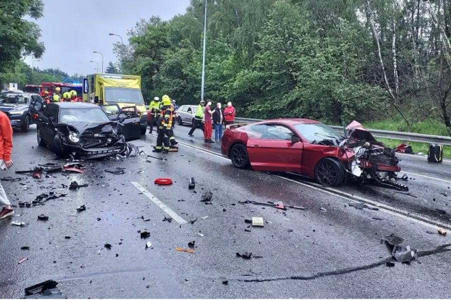 В субботу в Праге произошло столкновение трех машин
