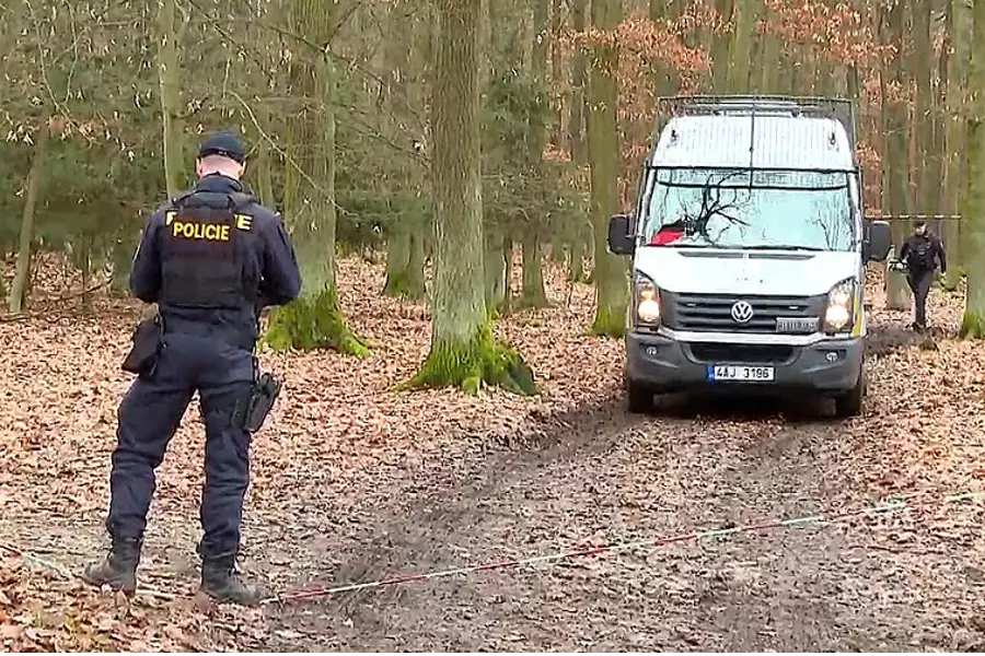 Во вторник 250 полицейских обыскали Клановицкий лес в Праге в поисках убийцы