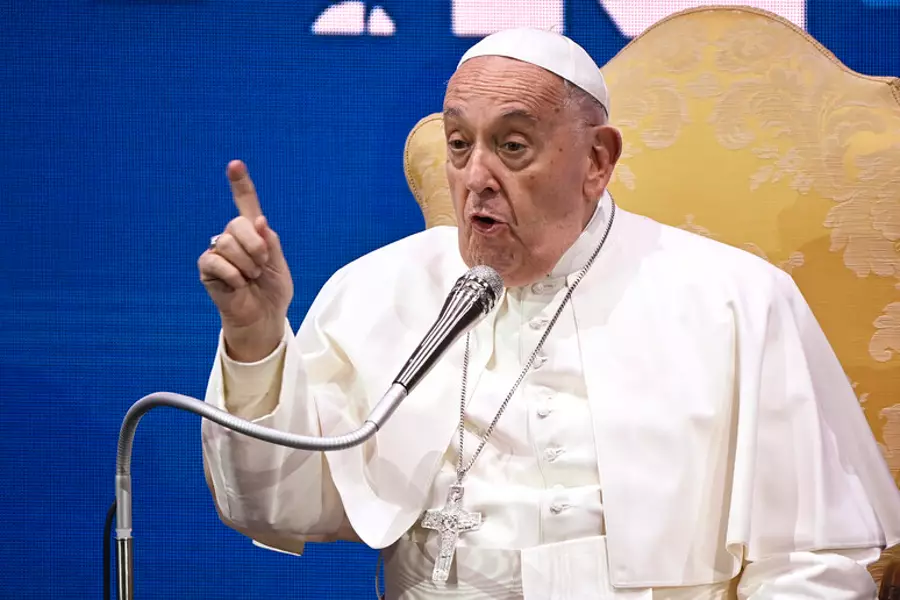 Папа Франциск назвал контрацептивы оружием против жизни