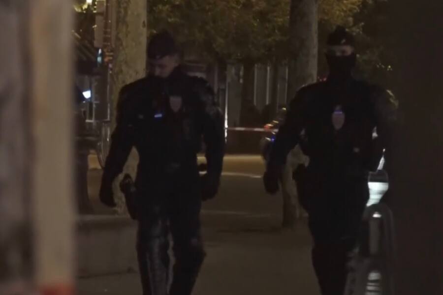 После массовых беспорядков во Франции власти ввели комендантский час