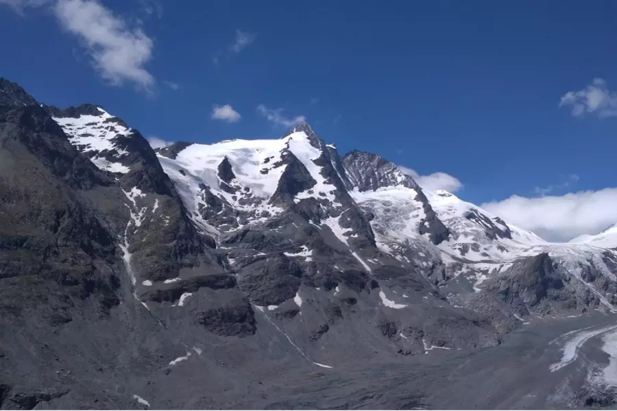 На высочайшей горе Австрии Гроссглокнер спасали застрявших чешских альпинистов