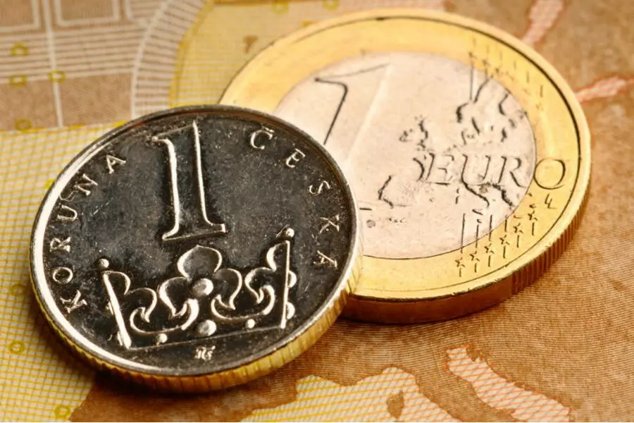 Чешская крона упала до минимума с начала января по отношению к евро