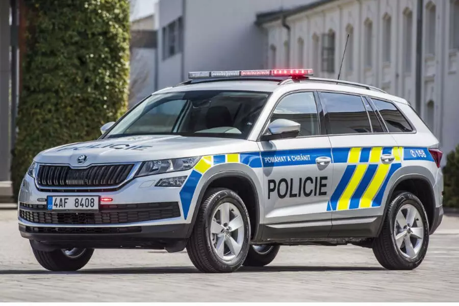 Антимонопольная служба Чехии проверит закупку полицейских машин за полмиллиарда крон
