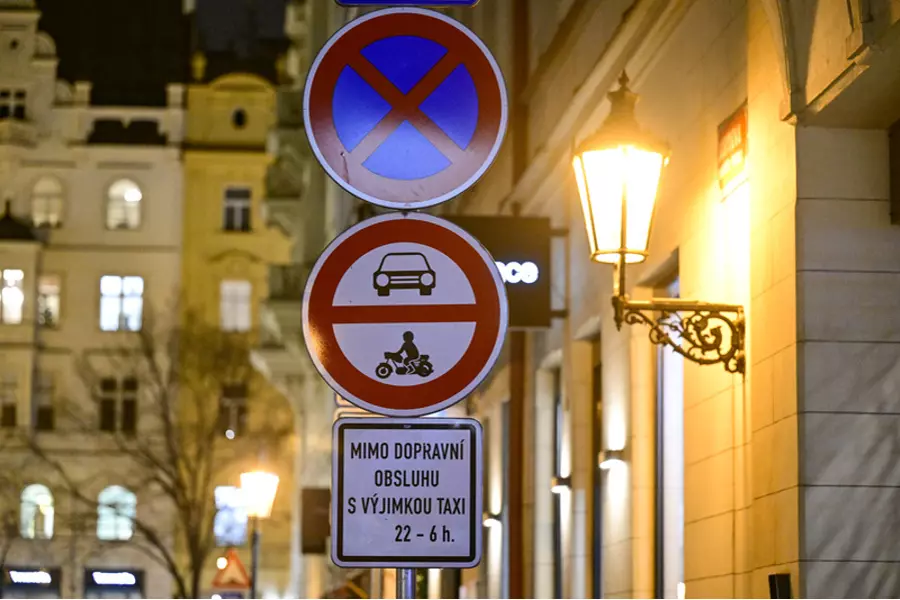 На мэра Праги подали в суд из-за отмены запрета на ночной въезд в старую часть столицы